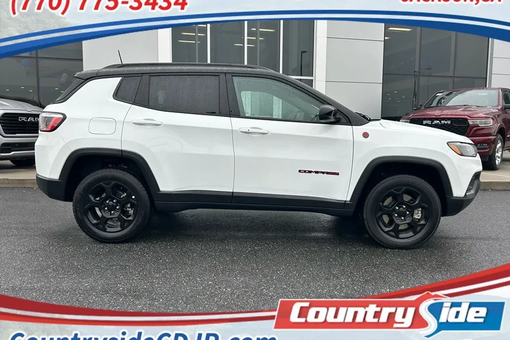 2024 Jeep Compass Trailhawk photo 1
