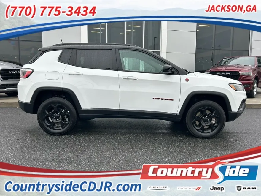 2024 Jeep Compass Trailhawk photo 1