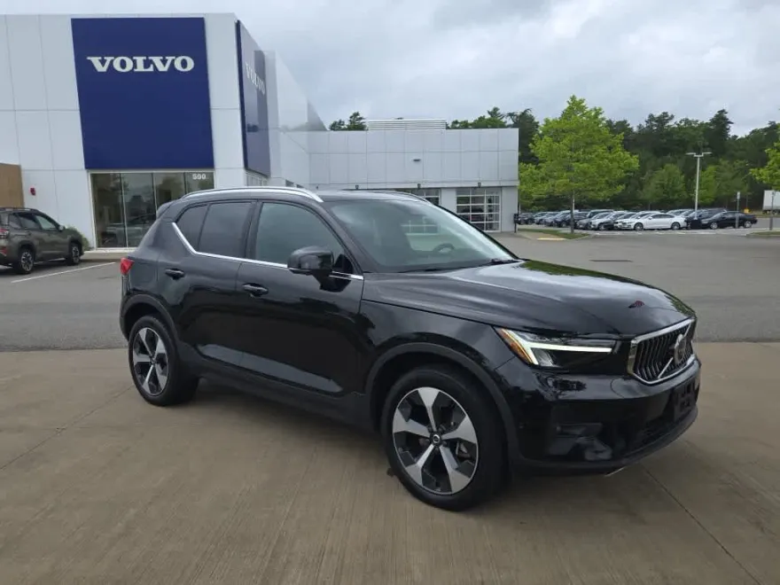 2024 Volvo XC40 Plus photo 1