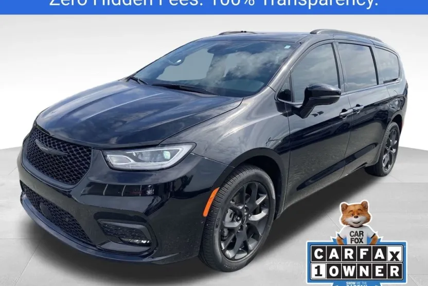 2023 Chrysler Pacifica Limited photo 1