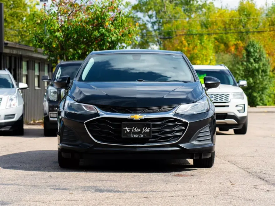 2019 Chevrolet Cruze LT photo 1