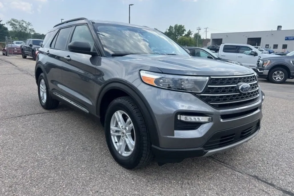 2022 Ford Explorer XLT photo 1