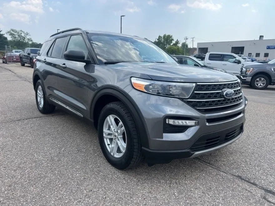 2022 Ford Explorer XLT photo 1