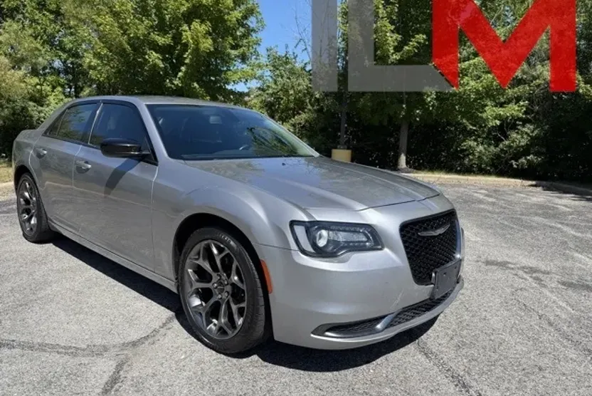 2018 Chrysler 300 Touring Limited photo 1