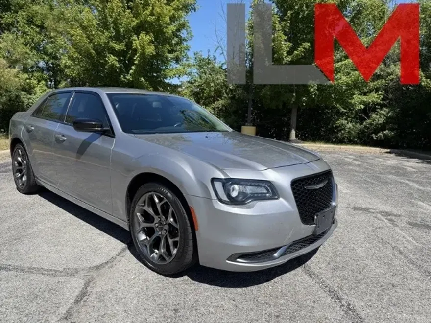 2018 Chrysler 300 Touring Limited photo 1
