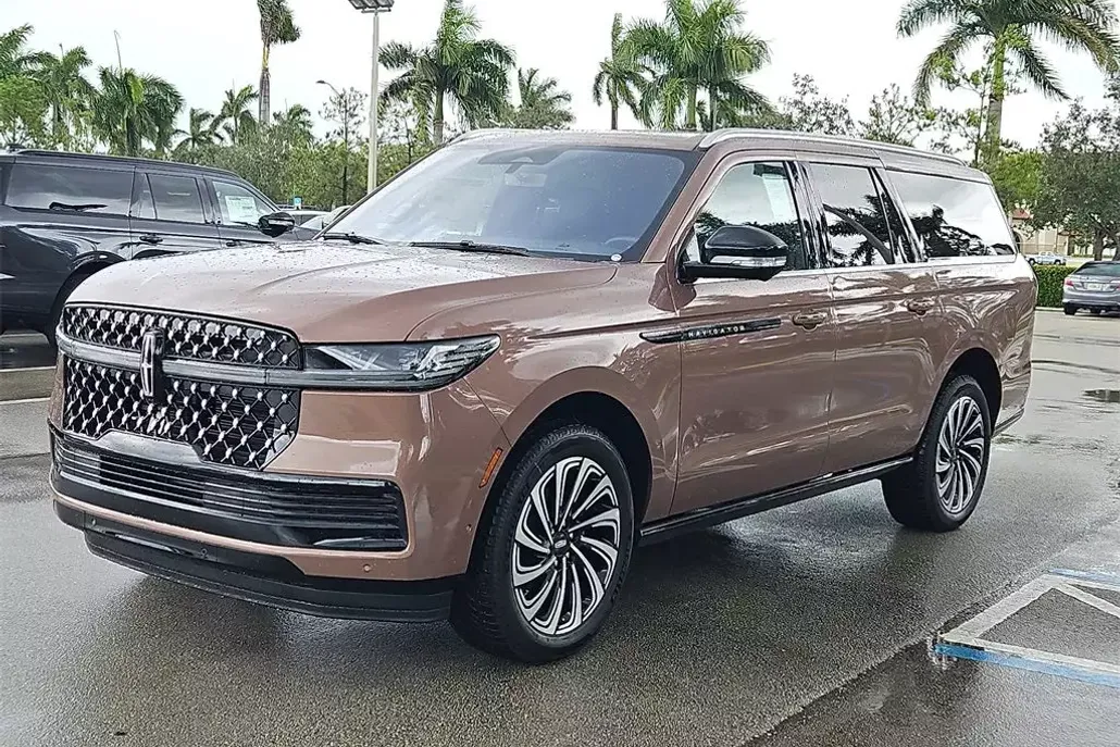 2025 Lincoln Navigator Black Label photo 1