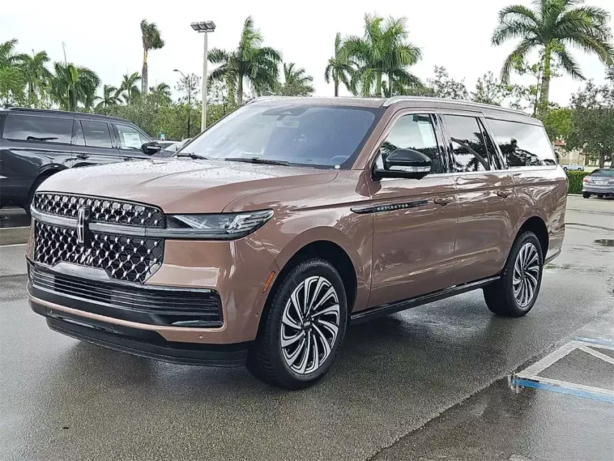 2025 Lincoln Navigator Black Label photo 1