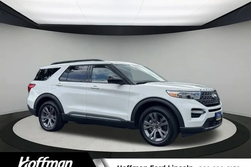 2022 Ford Explorer XLT photo 1
