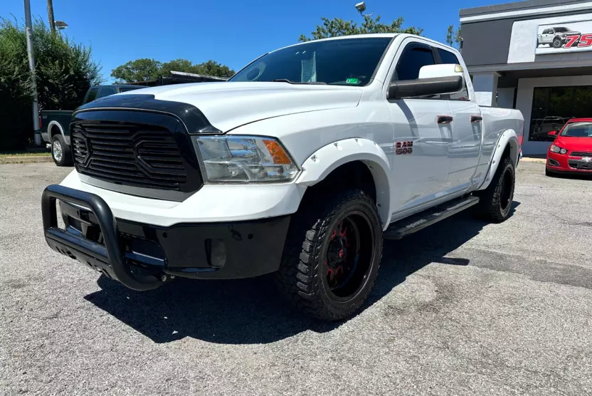 2015 Ram 1500 SLT photo 1