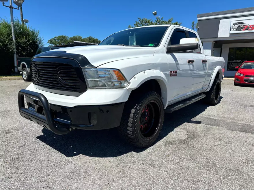 2015 Ram 1500 SLT photo 1