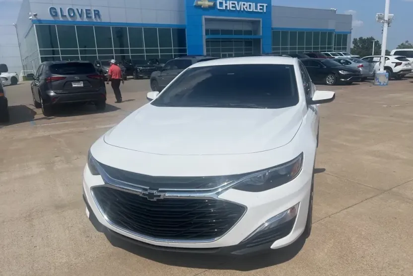 2022 Chevrolet Malibu RS photo 1