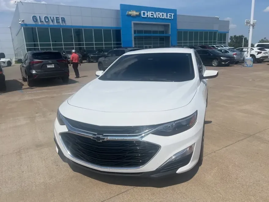 2022 Chevrolet Malibu RS photo 1