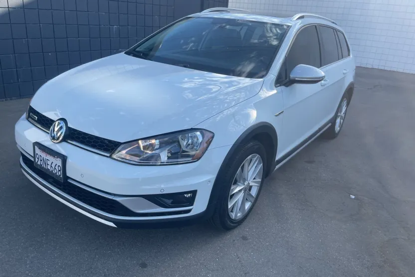 2017 Volkswagen Golf Alltrack TSI photo 1