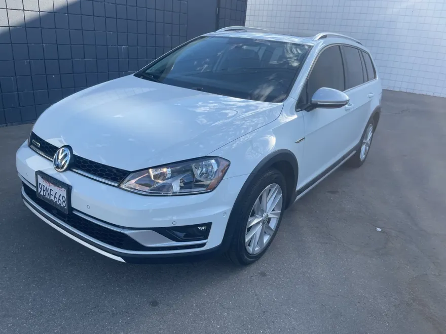 2017 Volkswagen Golf Alltrack TSI photo 1