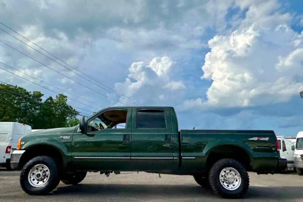 1999 Ford F-250 XLT photo 1