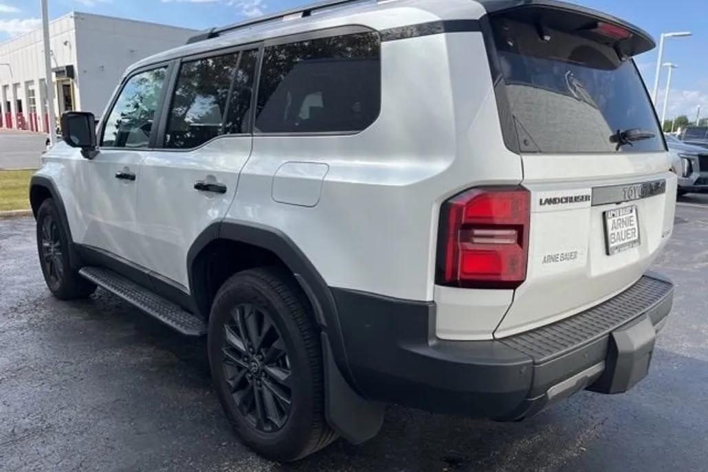 2024 Toyota Land Cruiser photo 1