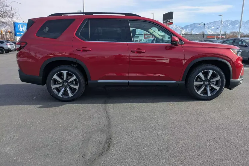 2025 Honda Pilot Touring photo 1