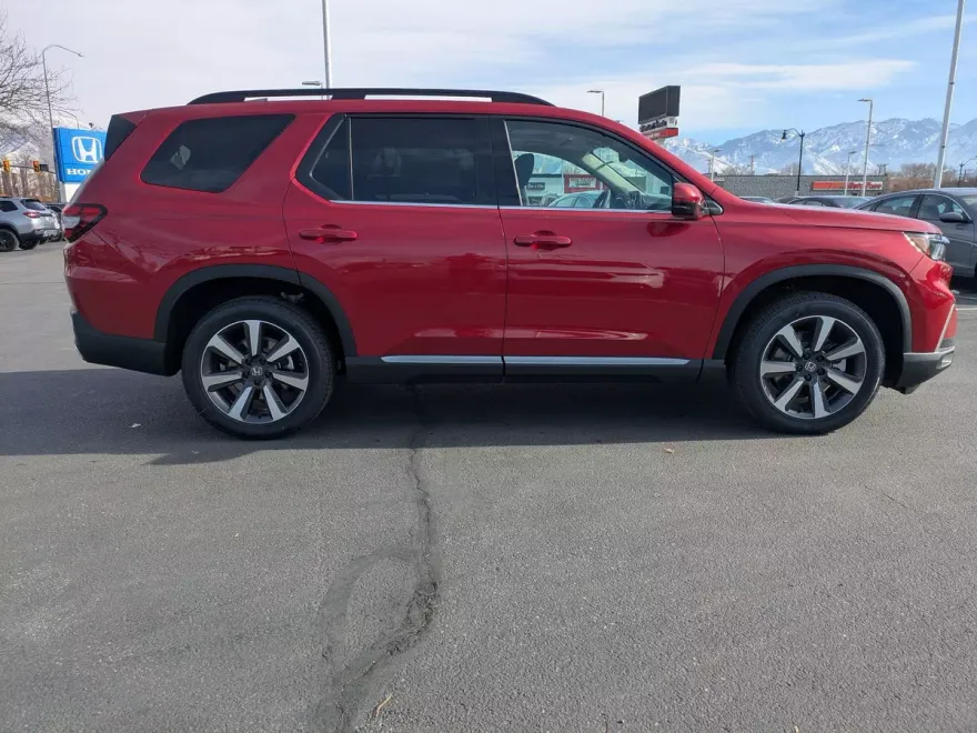 2025 Honda Pilot Touring photo 1