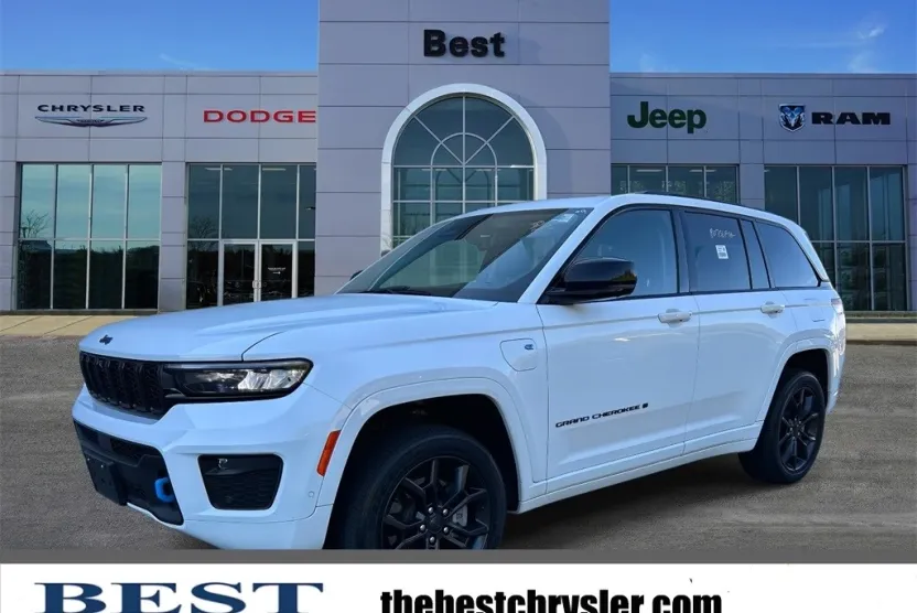 2023 Jeep Cherokee Base photo 1