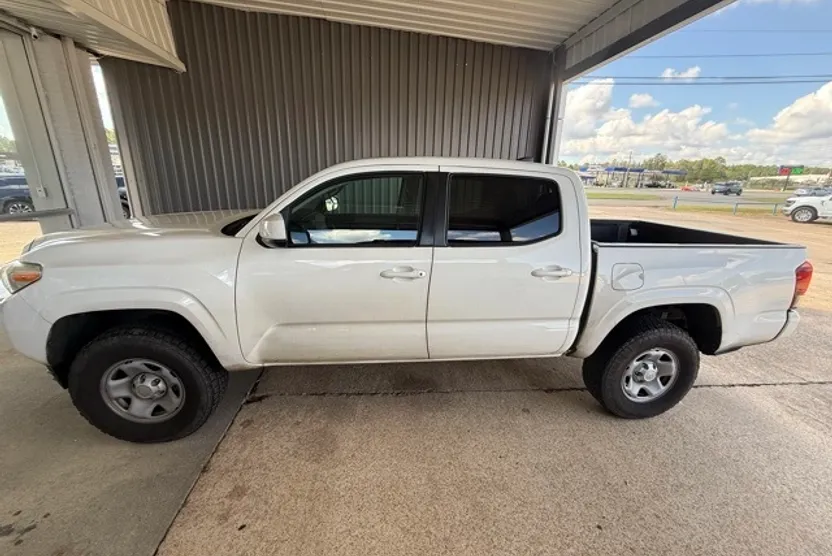 2021 Toyota Tacoma SR photo 1