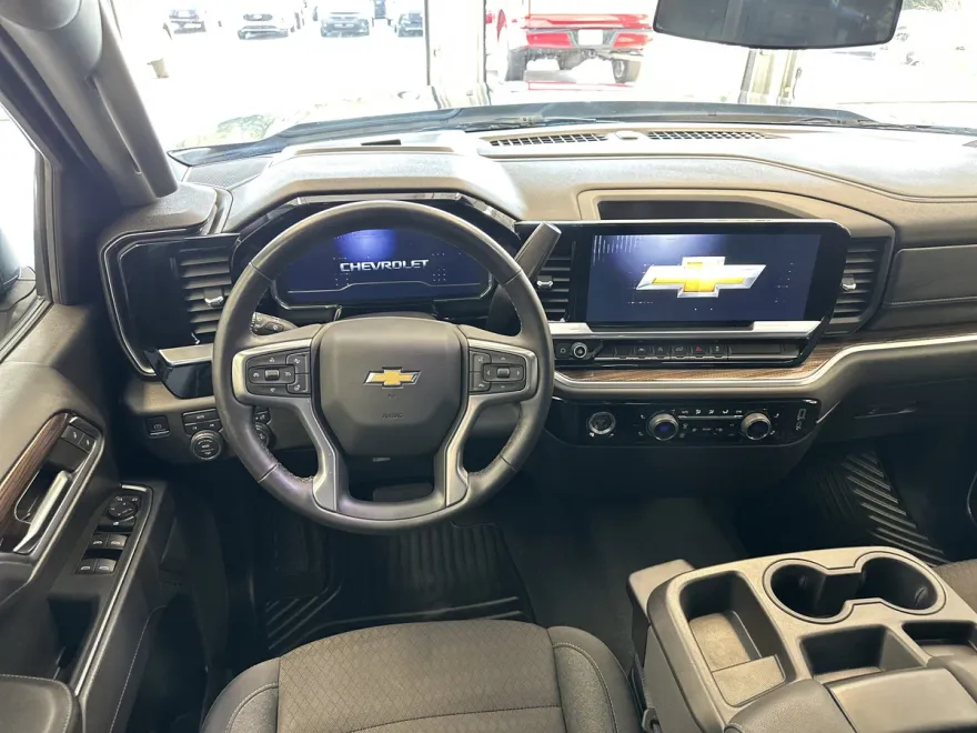 2022 Chevrolet Silverado 1500 LT photo 1