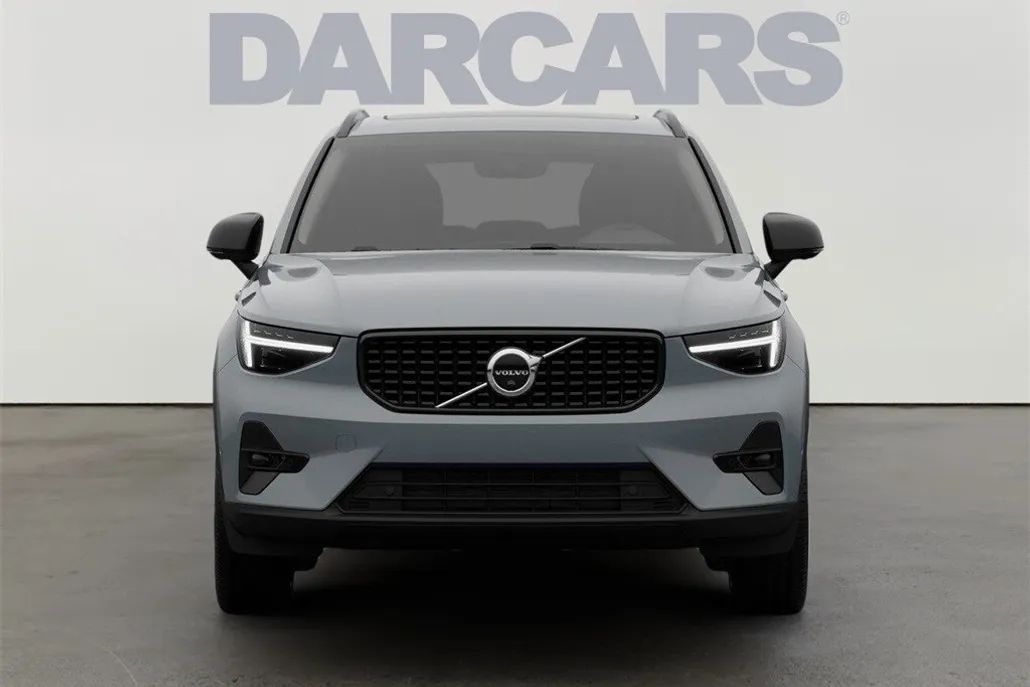 2026 Volvo XC40 photo 1