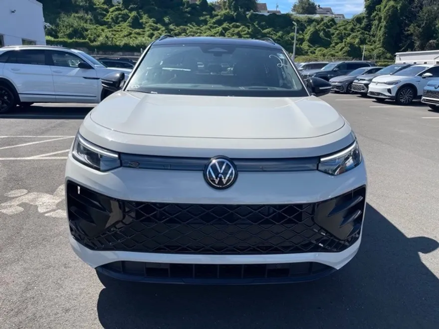 2025 Volkswagen Tiguan SE R-Line Black photo 1