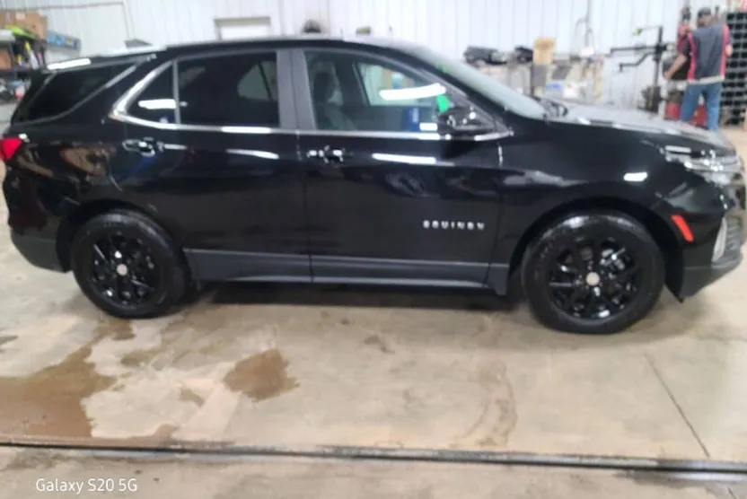 2022 Chevrolet Equinox LT photo 1