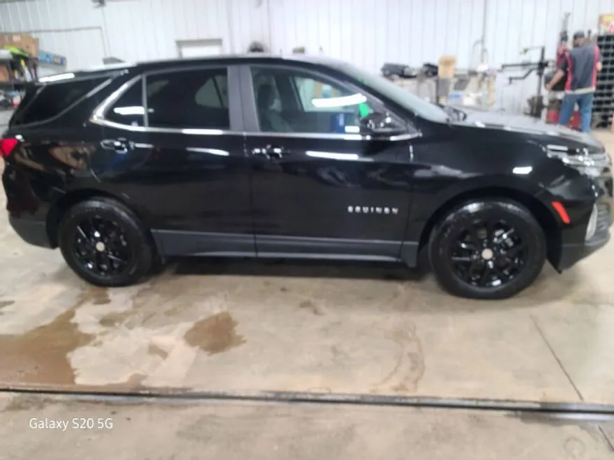2022 Chevrolet Equinox LT photo 1