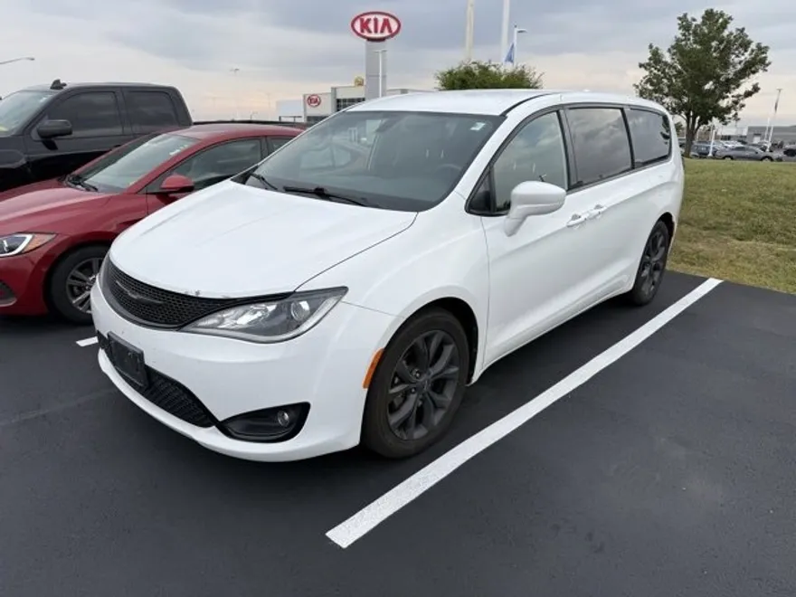 2018 Chrysler Pacifica Touring Plus photo 1
