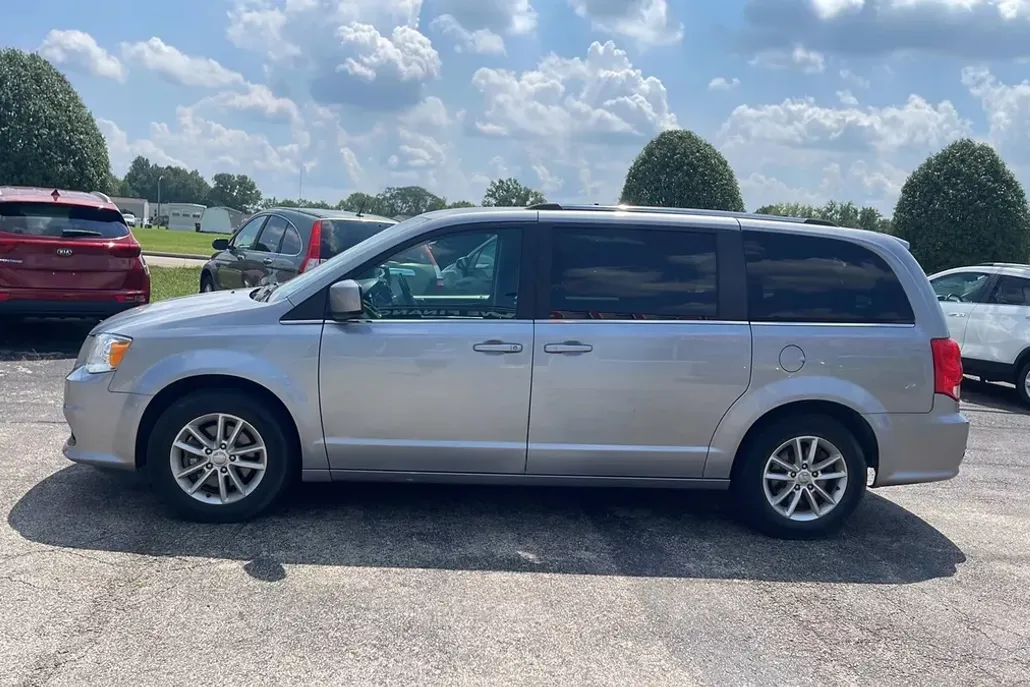 2020 Dodge Grand Caravan SXT photo 1
