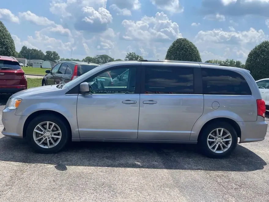 2020 Dodge Grand Caravan SXT photo 1
