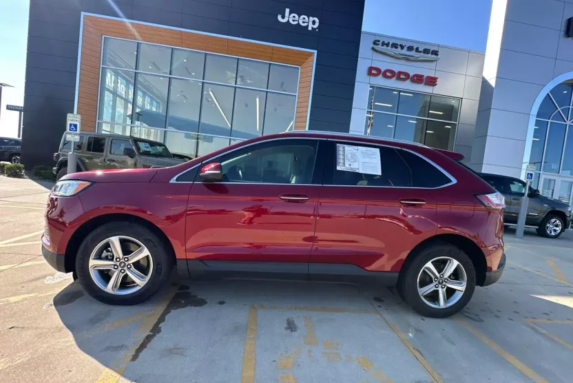 2019 Ford Edge Titanium photo 1