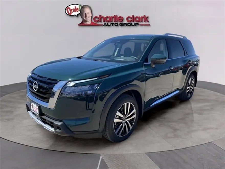 2025 Nissan Pathfinder Platinum photo 1
