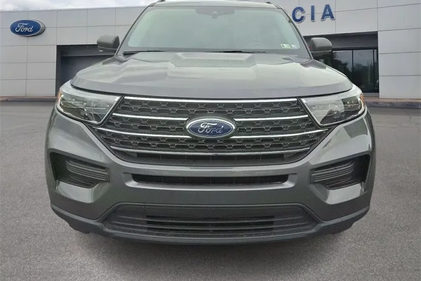 2022 Ford Explorer XLT photo 1