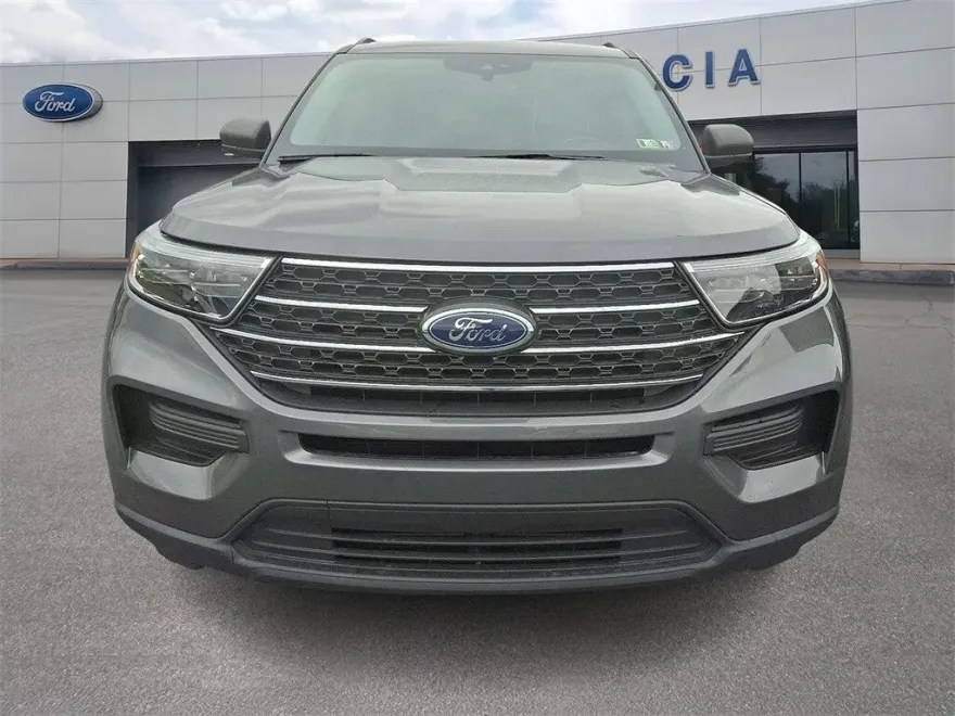 2022 Ford Explorer XLT photo 1