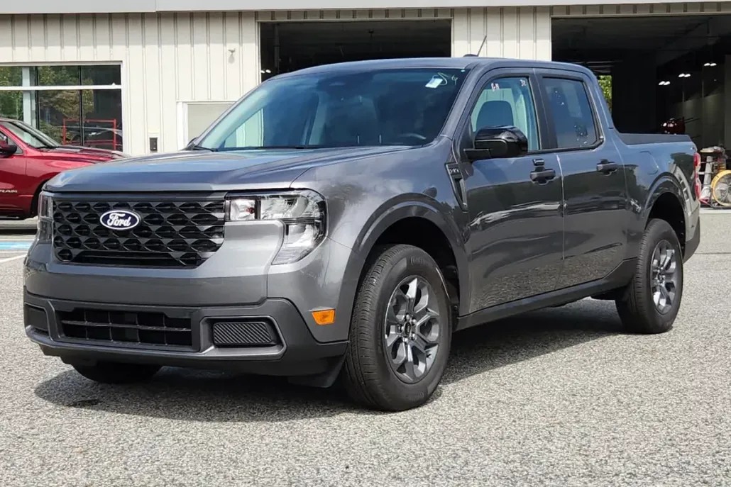 2025 Ford Maverick XLT photo 1