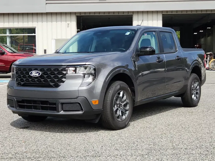 2025 Ford Maverick XLT photo 1