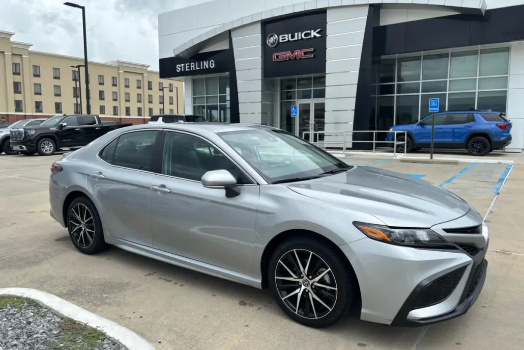 2023 Toyota Camry SE photo 1