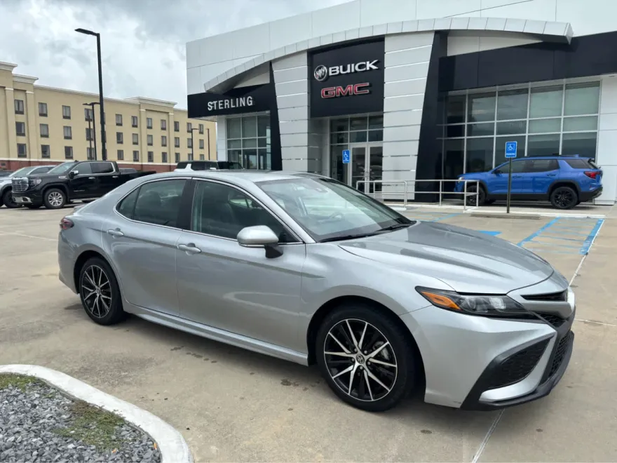 2023 Toyota Camry SE photo 1