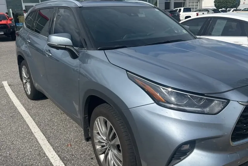 2024 Toyota Highlander Hybrid Platinum photo 1