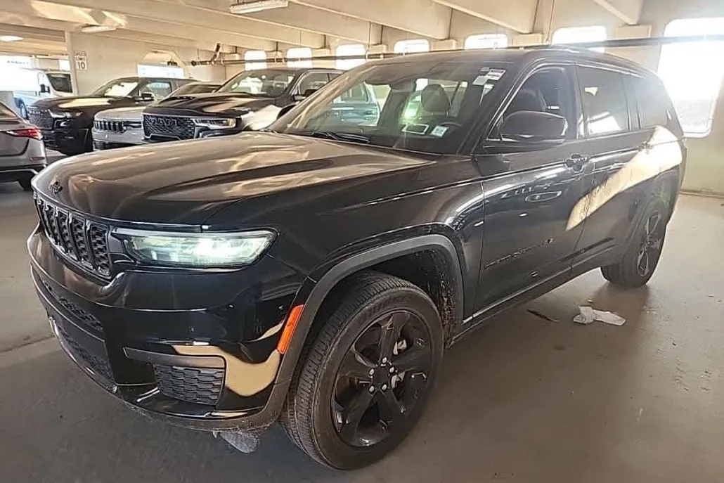2023 Jeep Grand Cherokee Altitude photo 1