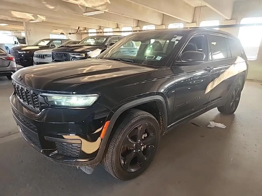 2023 Jeep Grand Cherokee Altitude photo 1