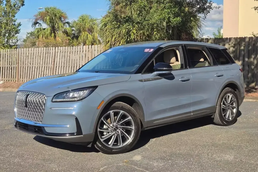 2023 Lincoln Corsair Standard photo 1