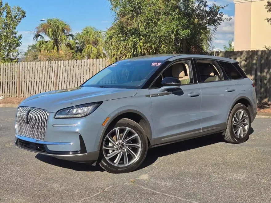 2023 Lincoln Corsair Standard photo 1