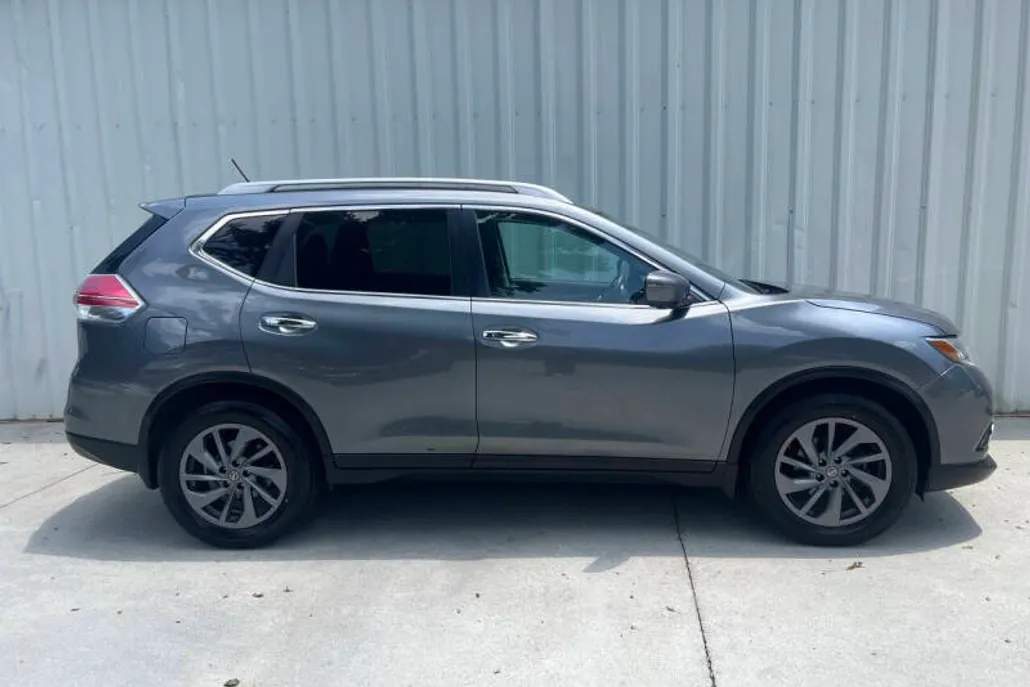 2016 Nissan Rogue SL photo 1