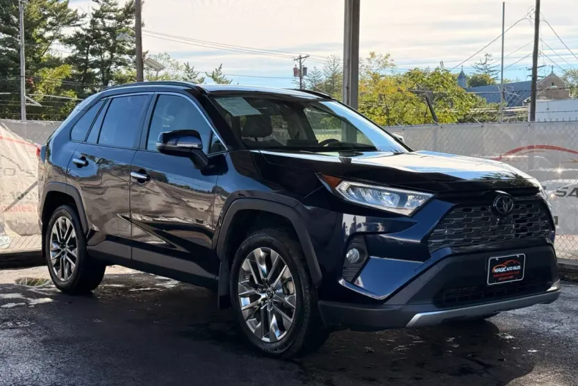 2019 Toyota RAV4 Limited photo 1