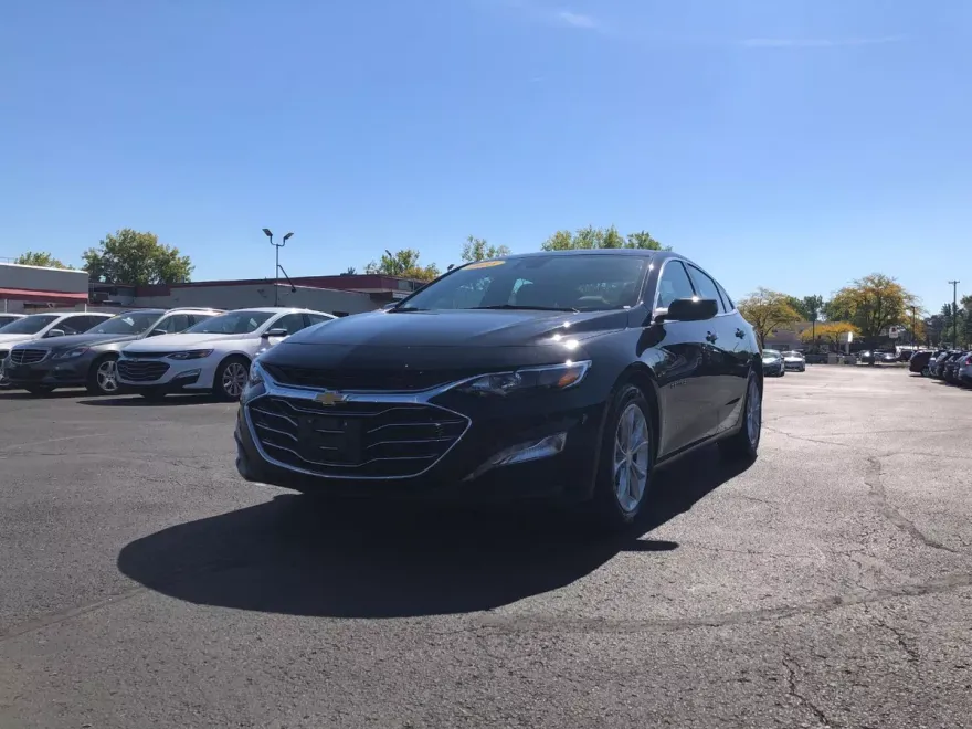 2025 Chevrolet Malibu 1LT photo 1