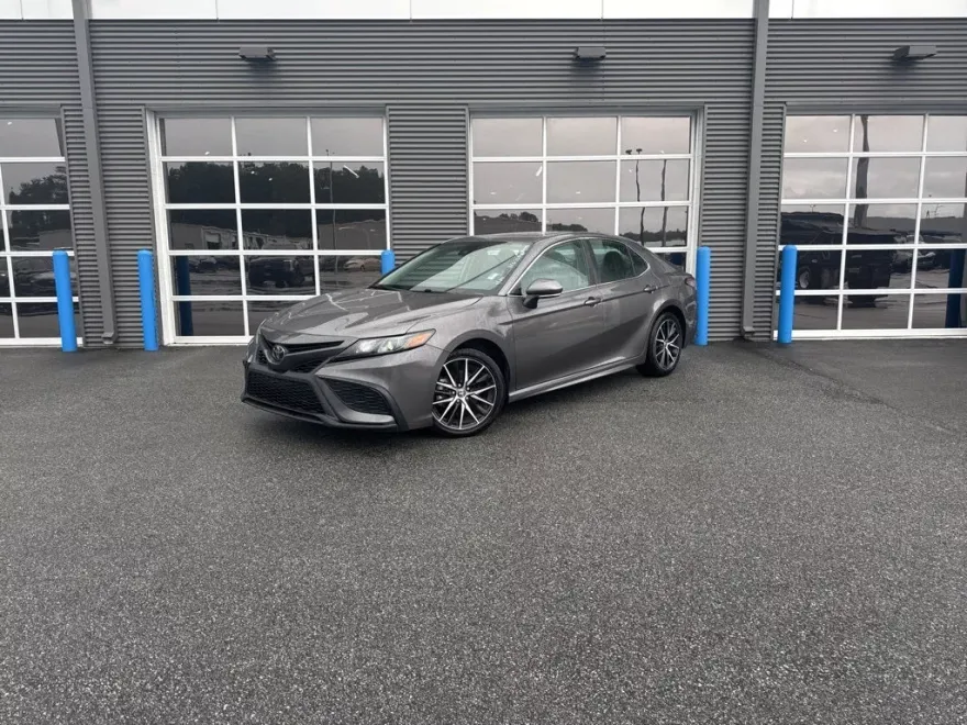 2023 Toyota Camry SE photo 1