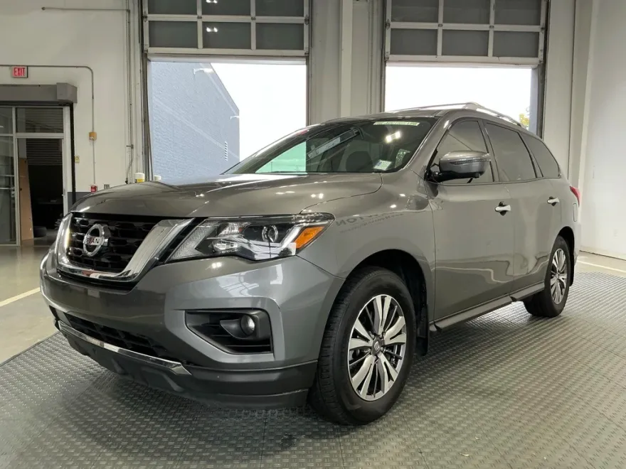 2019 Nissan Pathfinder SL photo 1